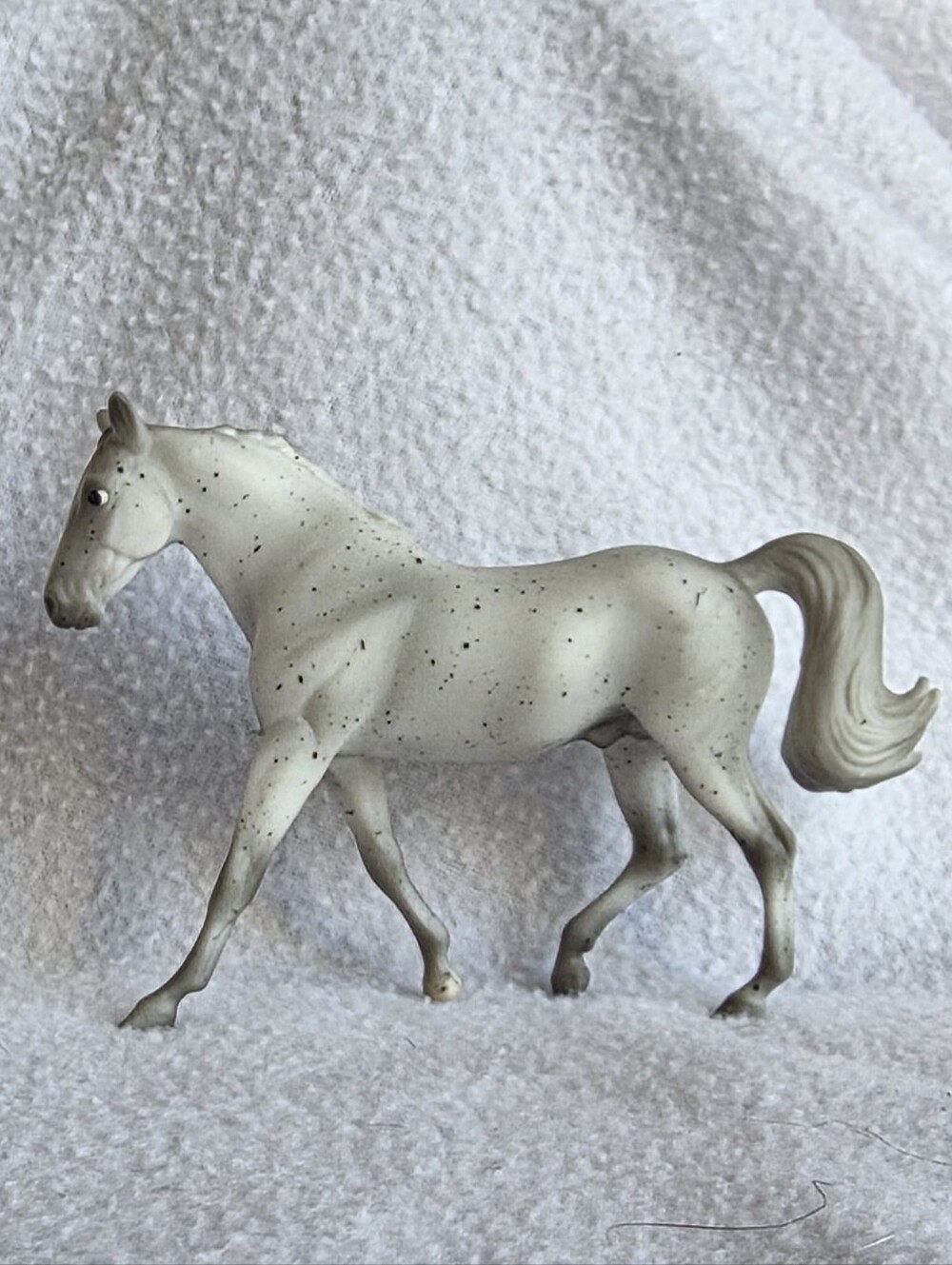 Breyer Stablemate 70th Anniversary Fleabitten Grey 1:32 Scale - Picture 3 of 5